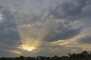 Wetland Biotope Images Impressions: Sunbeams breaking through the clouds