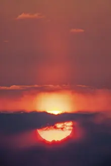 Deserted Sunset Impressions: Sunset, sun behind clouds