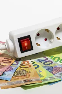Energy Efficiency Impressions: Switchable socket strip, euro banknotes
