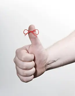 Memory Aid Impressions: Thumbs up with a red string bow, memory