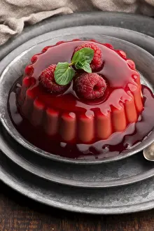 Sweet Desserts Impressions: Vanilla pudding with raspberry and raspberry sauce