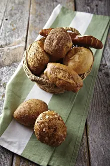 Close Up Bread Shots Impressions: Various types of bread in a basket lying on a rustic table