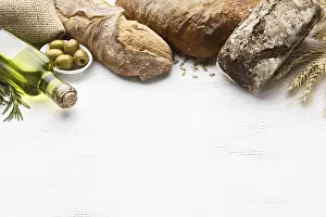 Top View Bread Impressions: Top view bread concept with copy space