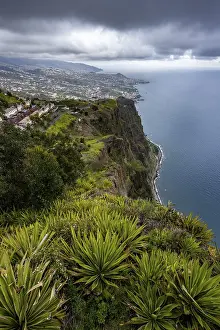 Steep Cliff Views Impressions: View of the cliffs from the viewing platform