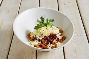 Beetroot Salad Impressions: Top view of salad with beetroot