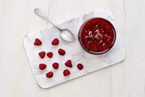 Transparent Pot Impressions: Top view of transparent pot with raspberry jam