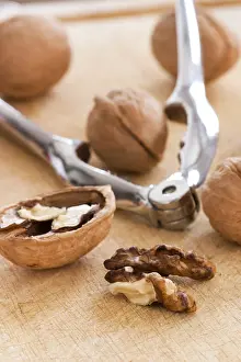 Balanced Eating Habits Impressions: Walnuts