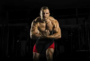 Frontal View Photography Impressions: The weightlifter is posing in front of the camera