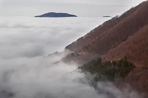 Cloudy Mountain Views Impressions: Landscape with clouds