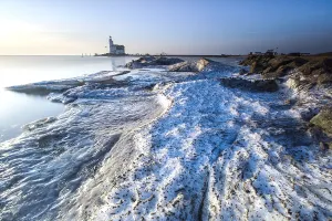 Long Exposure Lake Scene Impressions: Lighthouse Marken